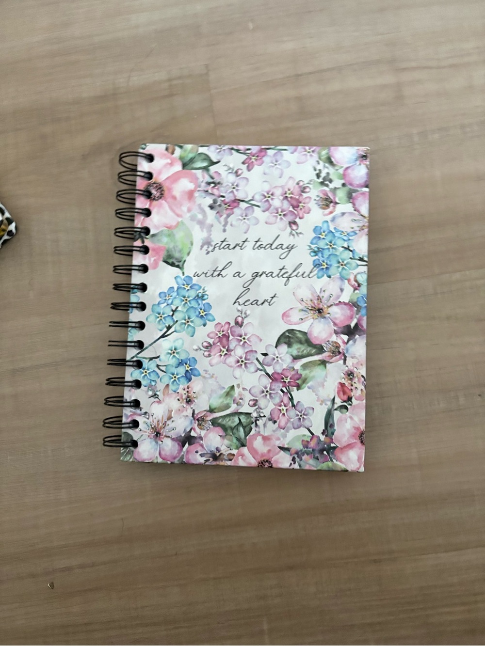 4 Notebooks - Picture 2 of 5